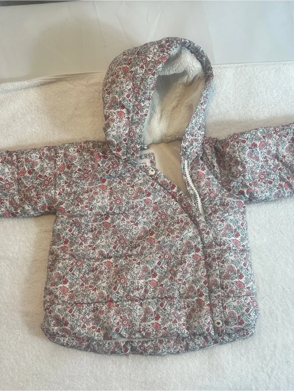 Girls' Gap Floral Puffer Jacket with Hood - Red & Cream size 18-24 months